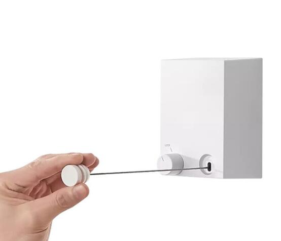 越來(lái)越多人陽(yáng)臺(tái)不掛晾衣繩了，只需一根“鋼絲線(xiàn)，自由伸縮不擋光